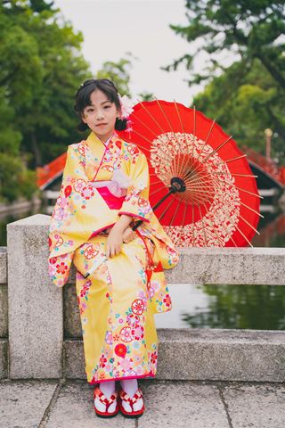 櫻花和服女童