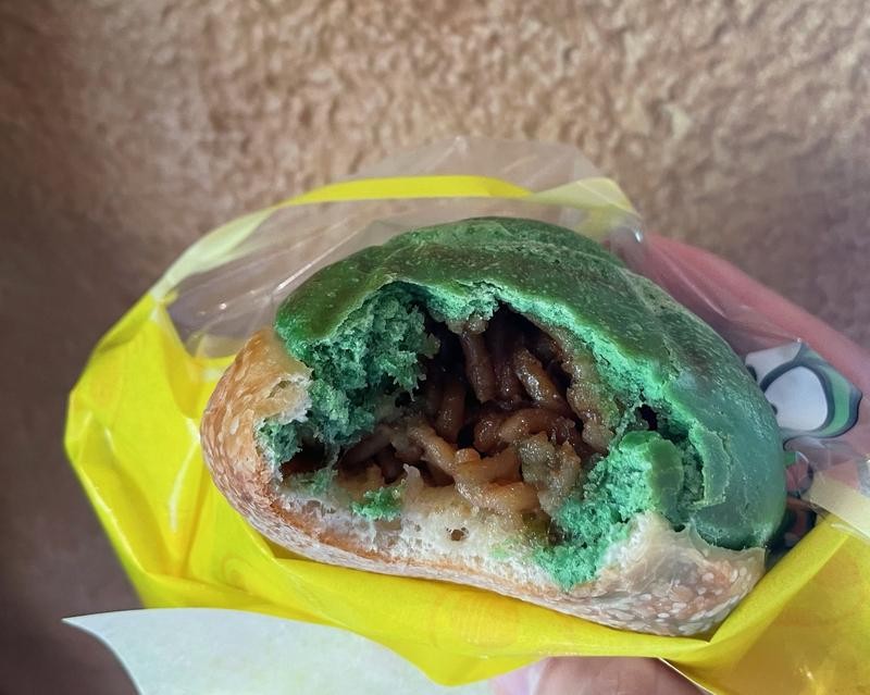 環球影城美食耀西龜殼炒麵麵包