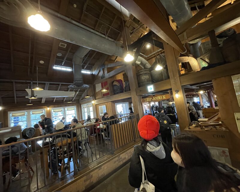 環球影城親善村餐廳內部